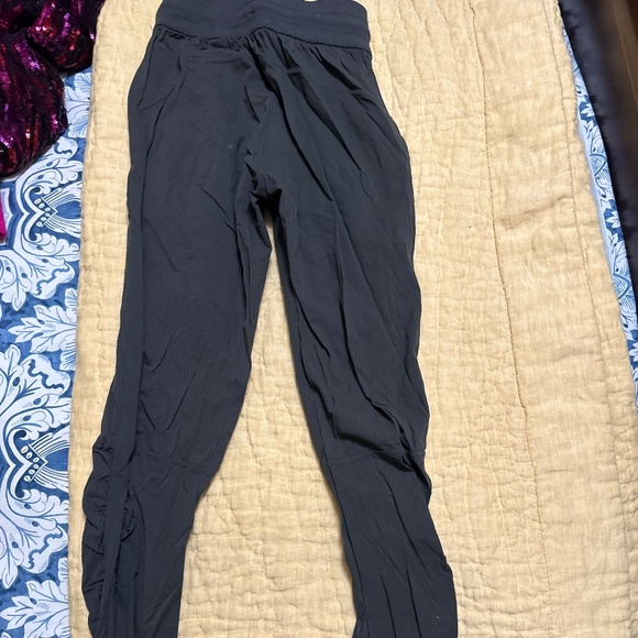 Lululemon Jogger size 0 - Picture 3 of 3